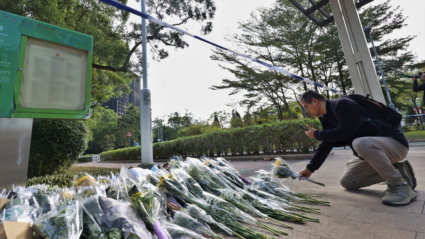 El incendio de Hong Kong deja ya 146 fallecidos y 79 heridos, y las autoridades no descartan encontrar más víctimas El incendio de Hong Kong deja ya 146 fallecidos y 79 heridos, y las autoridades no descartan encontrar más víctimas
