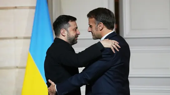 El presidente de Ucrania, Volodimir Zelenski, y el presidente francés, Emmanuel Macron, este lunes en París. El presidente de Ucrania, Volodimir Zelenski, y el presidente francés, Emmanuel Macron, este lunes en París.