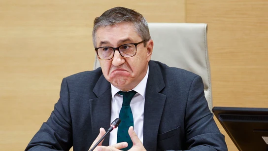 El consejero de Educación y Cultura de la Generalitat, José Antonio Rovira comparece en la Comisión de Investigación del Congreso sobre la gestión de la dana, este lunes. El consejero de Educación y Cultura de la Generalitat, José Antonio Rovira comparece en la Comisión de Investigación del Congreso sobre la gestión de la dana, este lunes.