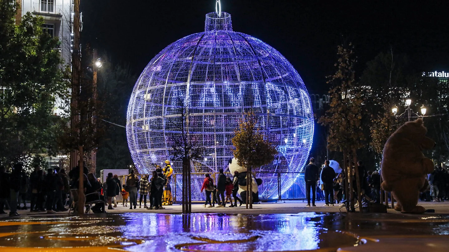 Bola de Navidad de Plaza de España en Madrid Bola de Navidad de Plaza de España en Madrid