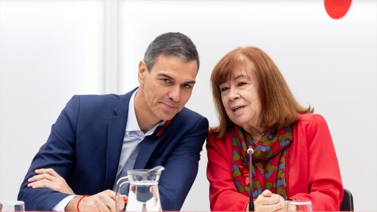 El presidente del Gobierno y secretario general del PSOE, Pedro S&aacute;nchez, y la presidenta del PSOE, Cristina Narbona/ Eduardo Parra / Europa Press 