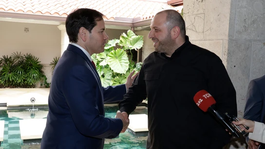 El secretario de Estado de Estados Unidos, Marco Rubio, y Rustem Umerov, secretario de Seguridad Nacional de Ucrania, se estrechan la mano en Hallandale Beach, Florida El secretario de Estado de Estados Unidos, Marco Rubio, y Rustem Umerov, secretario de Seguridad Nacional de Ucrania, se estrechan la mano en Hallandale Beach, Florida