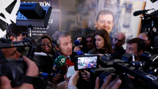 El líder del PP, Alberto Núñez Feijóo, atiende a los medios de comunicación El líder del PP, Alberto Núñez Feijóo, atiende a los medios de comunicación