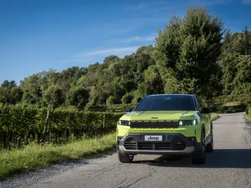 El SUV con IA de serie: Jeep Compass 2026, el coche que te permite hablar con ChatGPT mientras conduce solo El SUV con IA de serie: Jeep Compass 2026, el coche que te permite hablar con ChatGPT mientras conduce solo
