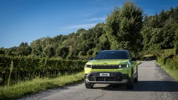 El SUV con IA de serie: Jeep Compass 2026, el coche que te permite hablar con ChatGPT mientras conduce solo El SUV con IA de serie: Jeep Compass 2026, el coche que te permite hablar con ChatGPT mientras conduce solo