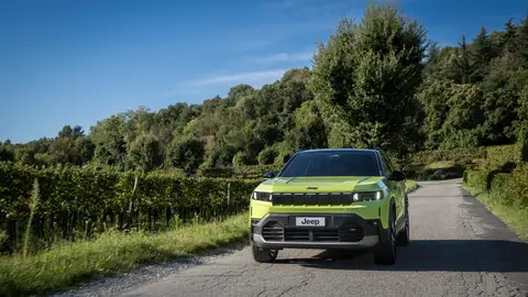 El SUV con IA de serie: Jeep Compass 2026, el coche que te permite hablar con ChatGPT mientras conduce solo El SUV con IA de serie: Jeep Compass 2026, el coche que te permite hablar con ChatGPT mientras conduce solo