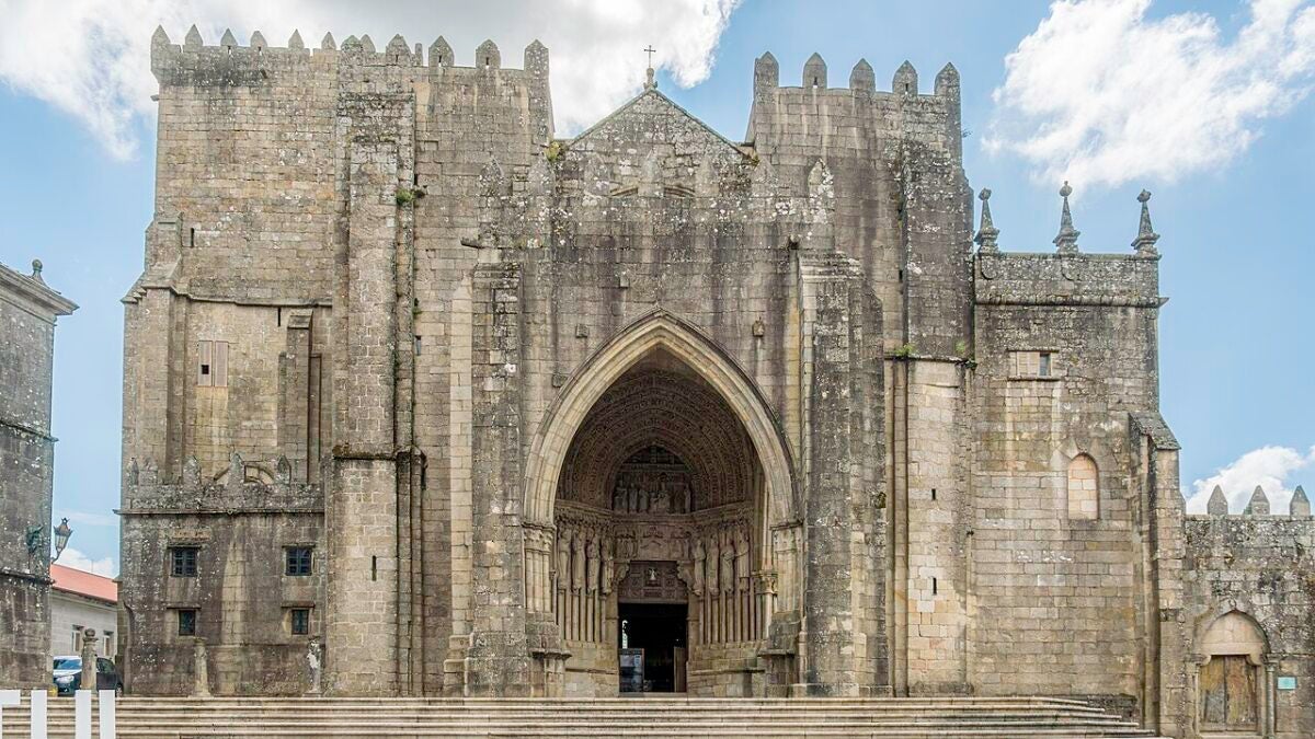 Catedral de Santa María de Tui: ¿sabías que sus constructores tomaron como modelo la Catedral de Santiago?