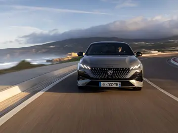 Con el Focus fuera de juego, este compacto francés es de lo poco que queda de su especie, un aspirante a GTI brutal Con el Focus fuera de juego, este compacto francés es de lo poco que queda de su especie, un aspirante a GTI brutal