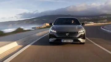 Con el Focus fuera de juego, este compacto francés es de lo poco que queda de su especie, un aspirante a GTI brutal Con el Focus fuera de juego, este compacto francés es de lo poco que queda de su especie, un aspirante a GTI brutal