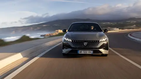 Con el Focus fuera de juego, este compacto francés es de lo poco que queda de su especie, un aspirante a GTI brutal Con el Focus fuera de juego, este compacto francés es de lo poco que queda de su especie, un aspirante a GTI brutal