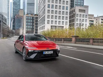 Es cómodo, deportivo, grande y brutal, la berlina de Hyundai con diseño radical que se renueva Es cómodo, deportivo, grande y brutal, la berlina de Hyundai con diseño radical que se renueva