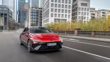 Es cómodo, deportivo, grande y brutal, la berlina de Hyundai con diseño radical que se renueva Es cómodo, deportivo, grande y brutal, la berlina de Hyundai con diseño radical que se renueva