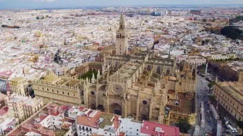 Imagen aérea de la Catedral de Sevilla tomada de un reportaje de 'Un país para viajárselo' Imagen aérea de la Catedral de Sevilla tomada de un reportaje de 'Un país para viajárselo'