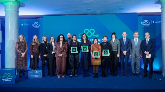 Las cient&iacute;ficas Berta S&aacute;nchez-Laorden, Amaia Cipitria Sagardia y N&uacute;ria L&oacute;pez-Bigas, ganadoras de la 11&ordf; edici&oacute;n de los Premios Constantes y Vitales, de laSexta y Fundaci&oacute;n AXA