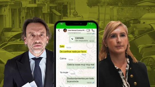 José Manuel Cuenca y Salomé Pradas con algunos de los mensajes que intercambiaron el día de la DANA. José Manuel Cuenca y Salomé Pradas con algunos de los mensajes que intercambiaron el día de la DANA.