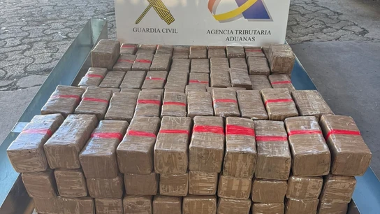 Intervenidos más de 2.100 kilos de hachís ocultos en vigas de remolques en el puerto de Algeciras Intervenidos más de 2.100 kilos de hachís ocultos en vigas de remolques en el puerto de Algeciras