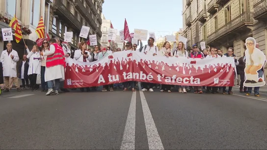 Primera jornada de la huelga de médicos en España. Imagen de la marcha en Barcelona Primera jornada de la huelga de médicos en España. Imagen de la marcha en Barcelona