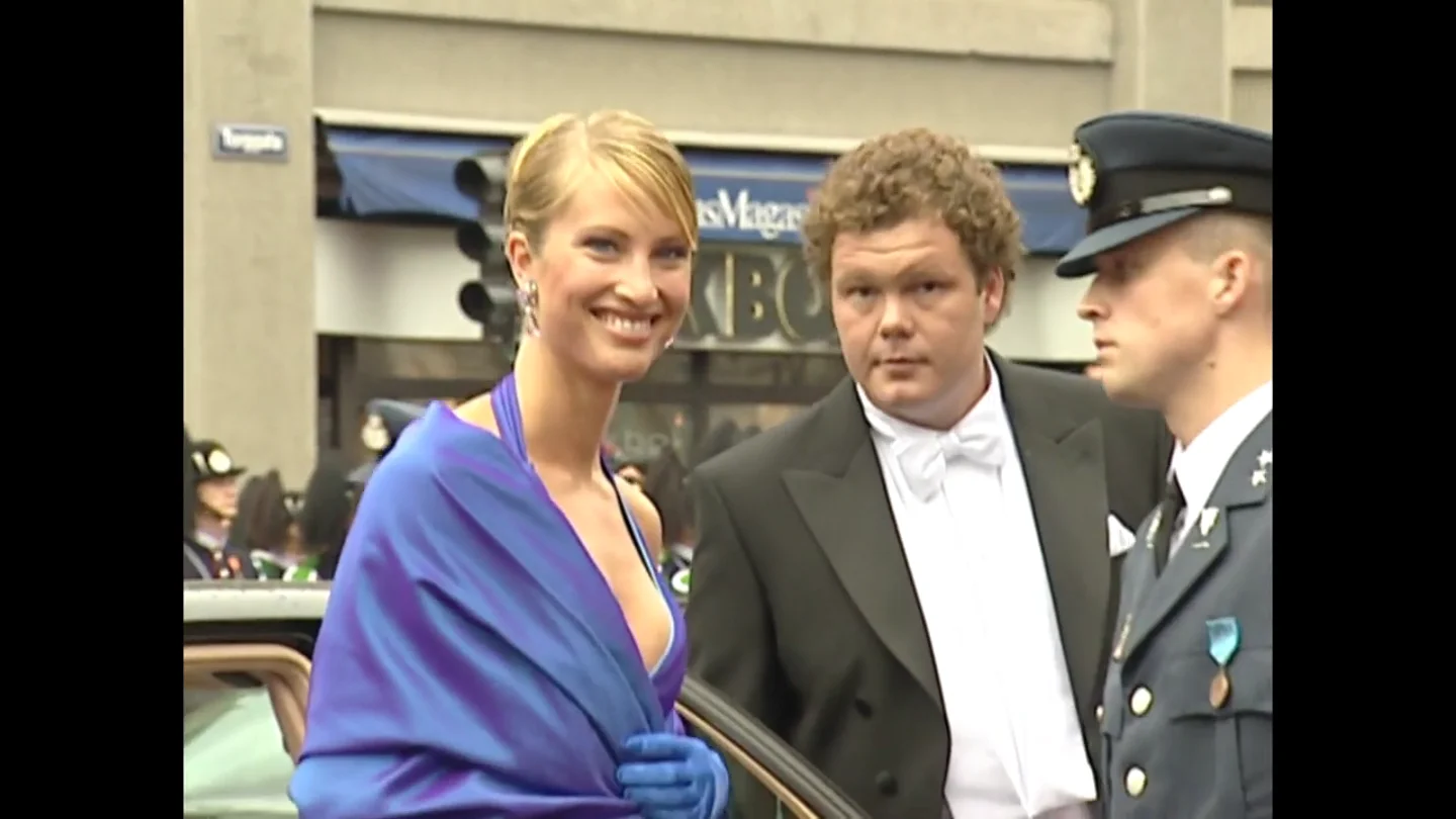 Eva Sannum y el príncipe Felipe acudieron a la boda del príncipe Haakon con la polémica Mette-Marit buscando la aprobación de la realeza Eva Sannum y el príncipe Felipe acudieron a la boda del príncipe Haakon con la polémica Mette-Marit buscando la aprobación de la realeza