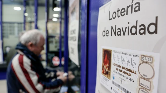 Una administración de Lotería de Valencia vendiendo décimos para el sorteo de Navidad de 2025 Una administración de Lotería de Valencia vendiendo décimos para el sorteo de Navidad de 2025