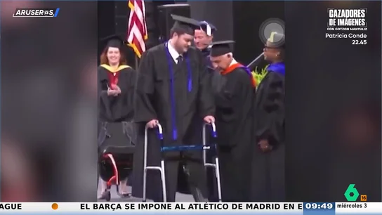 La historia de superación de Owen Recio al caminar en su graduación tras un accidente que le arrancó la esperanza La historia de superación de Owen Recio al caminar en su graduación tras un accidente que le arrancó la esperanza