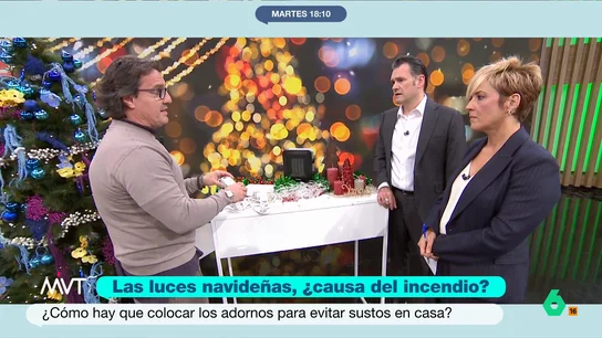 Raúl Esteban, jefe de Emergencias, explica cómo hay que poner las luces de Navidad para evitar incendios: ojo al árbol y la regleta Raúl Esteban, jefe de Emergencias y Protección Civil, explica en este vídeo a qué elementos de nuestra decoración navideña deberíamos prestar especial atención para evitar incendios y la importancia de usar productos homologados.
