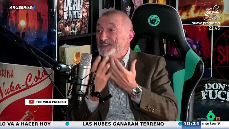 El dardo de Arturo P&eacute;rez-Reverte a los que le llaman machista por criticar el lenguaje inclusivo: "L&eacute;ete un libro m&iacute;o, idiota"