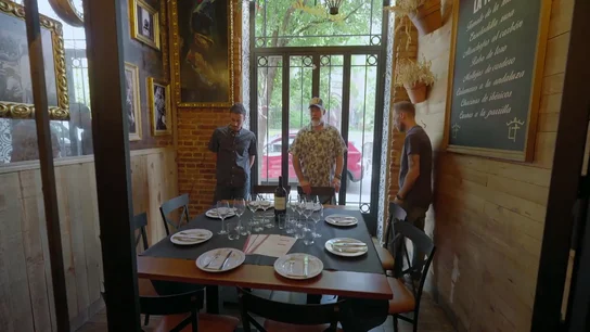 Así es Taberna La Tienta, el restaurante taurino de Angel Martín al que van famosos como Paula Echevarría o Victoria Federica Así es Taberna La Tienta, el restaurante taurino de Angel Martín al que van famosos como Paula Echevarría o Victoria Federica