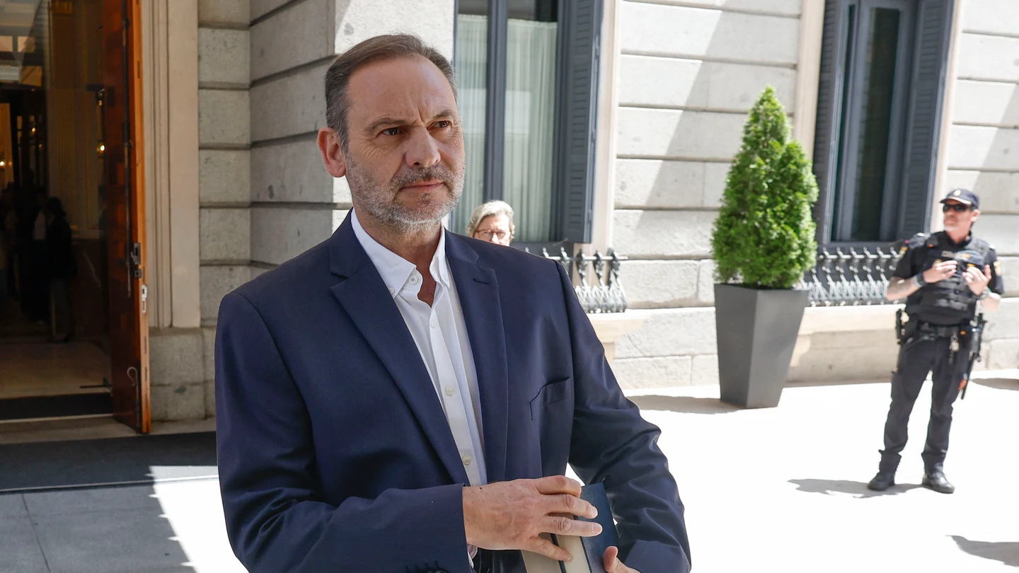 José Luis Ábalos sale del Congreso de los Diputados en una imagen de archivo José Luis Ábalos sale del Congreso de los Diputados en una imagen de archivo