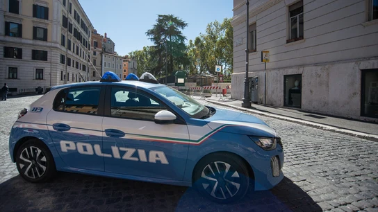 Imagen de la policía italiana aparcado en Roma Imagen de la policía italiana aparcado en Roma