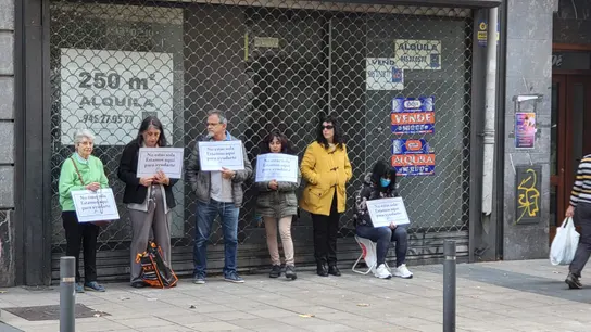 Seis de las 21 personas denunciadas por rezar frente a la clínica Askabide de Vitoria. Seis de las 21 personas denunciadas por rezar frente a la clínica Askabide de Vitoria.