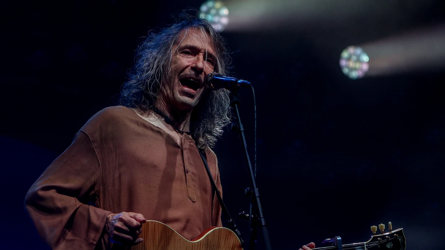 El cantante Roberto Iniesta, 'Robe', durante un concierto en el Auditorio Miguel Ríos El cantante Roberto Iniesta, 'Robe', durante un concierto en el Auditorio Miguel Ríos