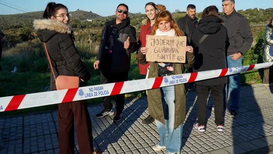 Cientos de seguidores despiden a Robe en Plasencia. Cientos de seguidores despiden a Robe en Plasencia.
