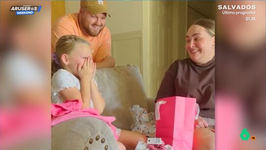 La emoci&oacute;n de una ni&ntilde;a al descubrir que va a tener un hermano: "Era lo que m&aacute;s deseaba en el mundo, sus padres llevaban intent&aacute;ndolo mucho tiempo"