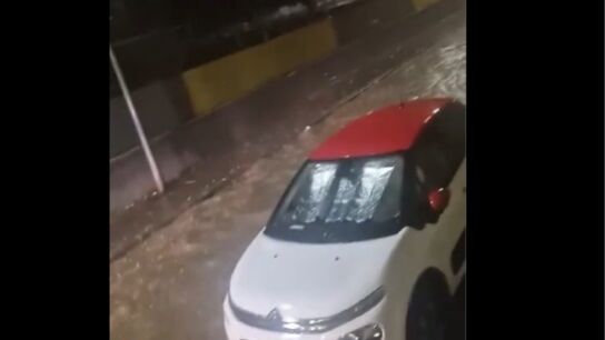 Calles convertidas en r&iacute;os junto al Polideportivo de Las Espe&ntilde;etas en Orihuela