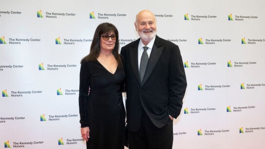 Rob Reiner y su mujer Michele Singer, durante una gala