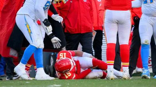 La imagen del dolor: Patrick Mahomes se rompe la rodilla izquierda y dice a dios a la temporada La imagen del dolor: Patrick Mahomes se rompe la rodilla izquierda y dice a dios a la temporada