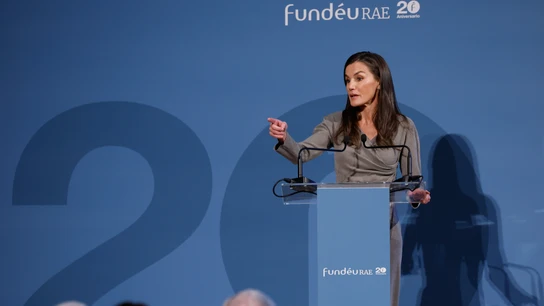 La reina Letizia durante su intervención en el acto de conmemoración del 20º aniversario de la FundéuRAE. La reina Letizia durante su intervención en el acto de conmemoración del 20º aniversario de la FundéuRAE.