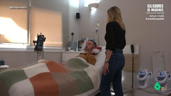 Andrea Ropero entrevista a Fran Vico, paciente de ELA, que gracias a un proyecto p&uacute;blico con IA ha podido volver a comunicarse con su voz. Tambi&eacute;n a sus padres, que un a&ntilde;o despu&eacute;s de la ley ELA todav&iacute;a no han recibido las ayudas.