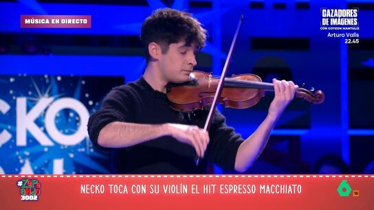 Necko Vidal analiza hoy en Zapeando algunas de las canciones m&aacute;s escuchadas de este 2025 y hace sus previsiones para 2026. Adem&aacute;s, versiona en este v&iacute;deo uno de los grandes 'hits' del a&ntilde;o: 'Expresso Machiatto'.