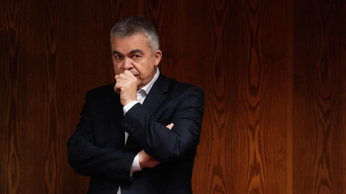 El juez pide investigar una veintena de cuentas bancarias de Santos Cerdán y su familia