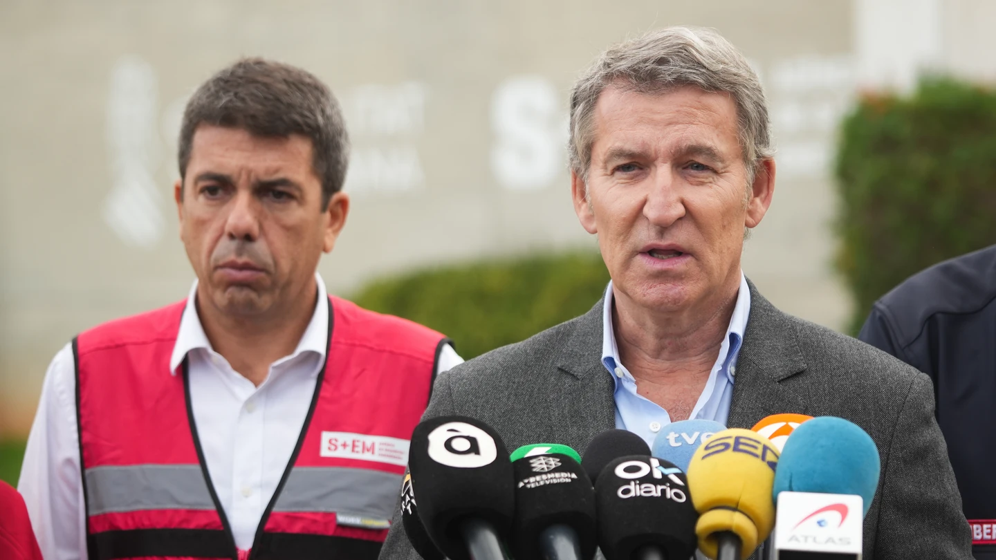 Carlos Mazón y Alberto Núñez Feijóo en una comparecencia tras la DANA Carlos Mazón y Alberto Núñez Feijóo en una comparecencia tras la DANA