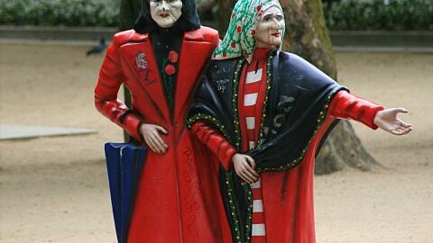 Estatua de Las Dos Marías en Santiago de Compostela