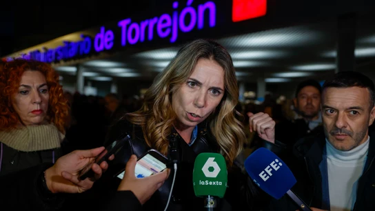 La portavoz del PSOE en la Asamblea de Madrid, Mar Espinar, atiende a los medios durante la concentración convocada en el Hospital Universitario de Torrejón La portavoz del PSOE en la Asamblea de Madrid, Mar Espinar, atiende a los medios durante la concentración convocada en el Hospital Universitario de Torrejón