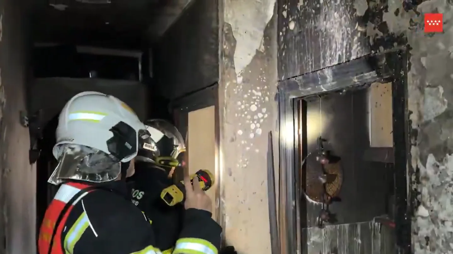 Una explosión en una vivienda de Parla (Madrid) deja tres heridos leves Una explosión en una vivienda de Parla (Madrid) deja tres heridos leves