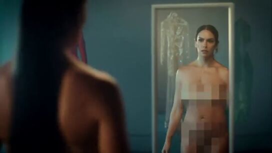 Cristina Pedroche aparece desnuda para revelar m&aacute;s pistas sobre su vestido de Campanadas: "Pues s&iacute;,&nbsp;lo&nbsp;voy&nbsp;a&nbsp;hacer"