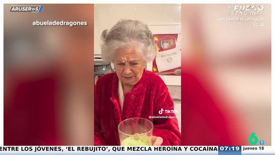 La graciosa reacción de la 'abuela de dragones' al enfrentarse al té matcha: "Sabe a infierno, qué fatiga" La graciosa reacción de la 'abuela de dragones' al enfrentarse al té matcha: "Sabe a infierno, qué fatiga"