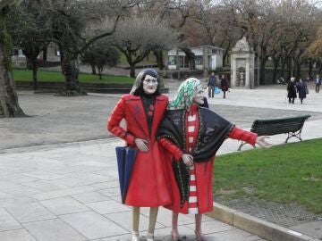 Estatua de Las Dos Mar&iacute;as, Santiago de Compostela
