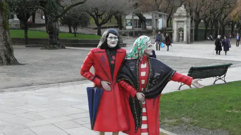 Estatua de Las Dos Marías, Santiago de Compostela Estatua de Las Dos Marías, Santiago de Compostela