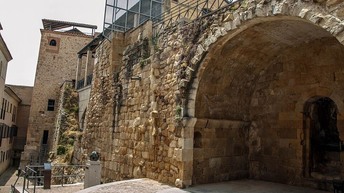 Torre del Marqués de Villena y la Cueva de Salamanca: su misteriosa leyenda y dónde se encuentran