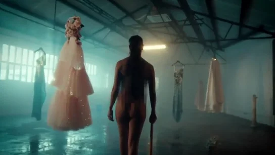 Cristina Pedroche aparece desnuda para revelar más pistas sobre su vestido de Campanadas: "Pues sí, lo voy a hacer" Cristina Pedroche aparece desnuda para revelar más pistas sobre su vestido de Campanadas: "Pues sí, lo voy a hacer"